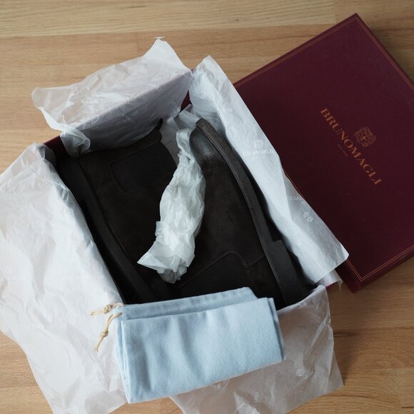 Bruno Magli brown suede Chelsea boots - Picture 5 of 6